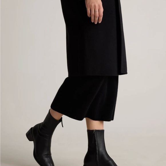 NWT Quince Leather Sketch Sock
Sleek Black Ankle Boot size 7 - Picture 9 of 9